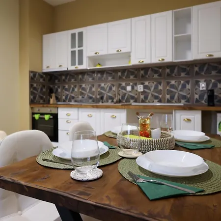 Apartament студио Young Gogh